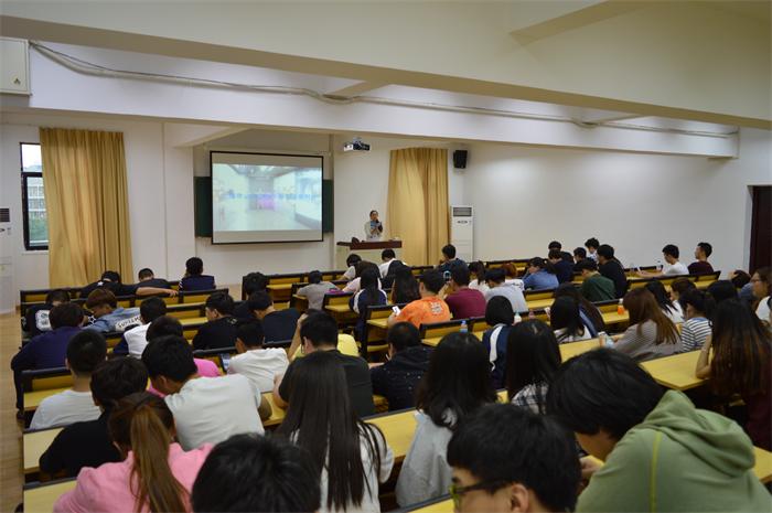 20150525在1-403 艺术学院观看公共科普宣传片，参与对象是14级全体员工， 主持人辅导员万黎黎.JPG