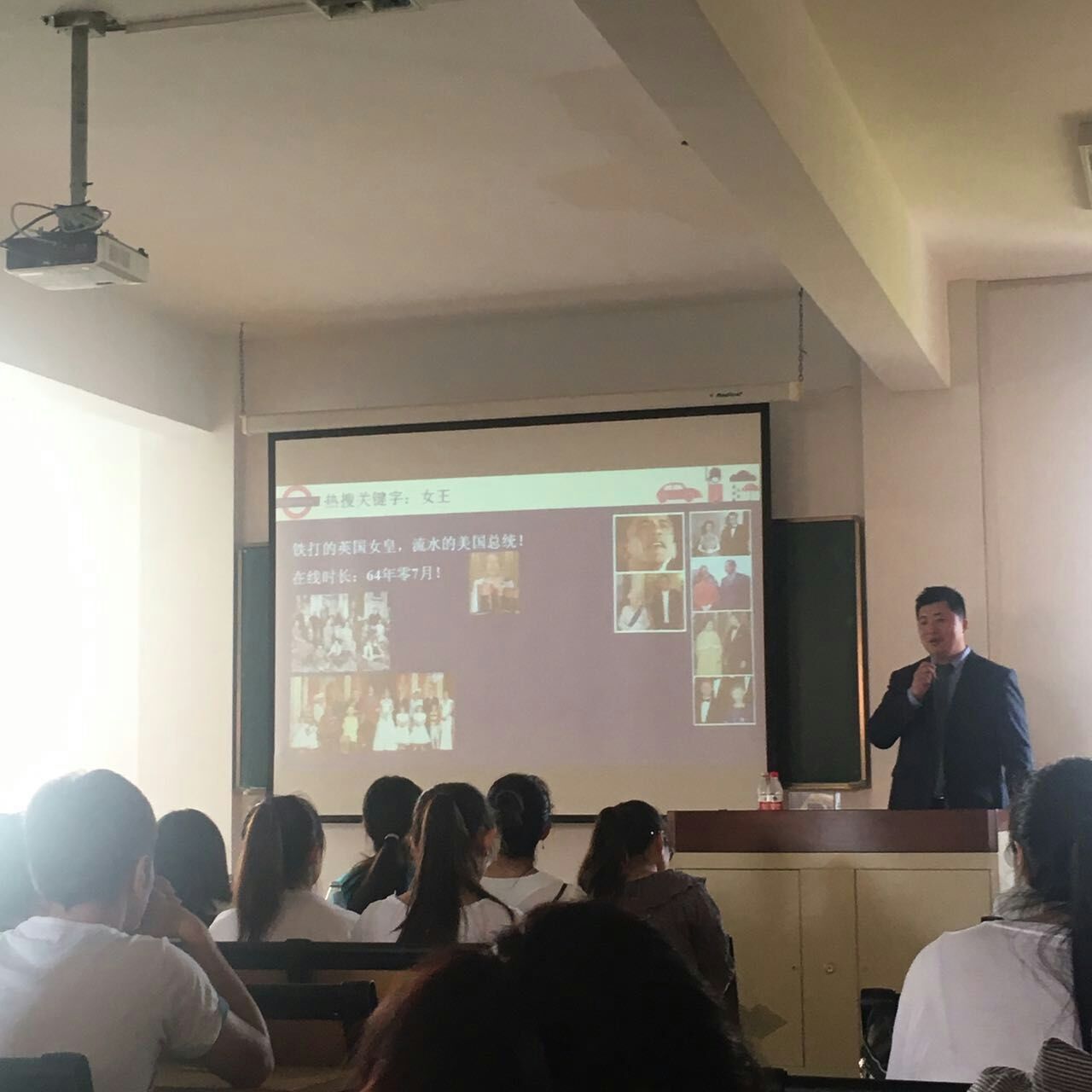 英国哈德大学中方负责人做现场宣讲会2.jpg